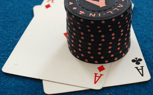 Chiến thuật đánh tour poker cướp pot quan trọng như thế nào? Chien thuat danh tour poker cuop pot quan trong nhu the nao?
