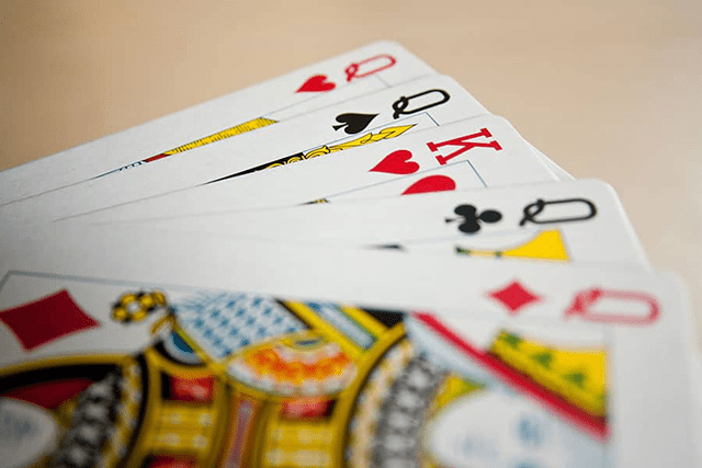 Lợi ích của việc tham gia chơi game bài Blackjack trên nền tảng trực tiếp Loi ich cua viec tham gia choi game bai Blackjack tren nen tang truc tiep