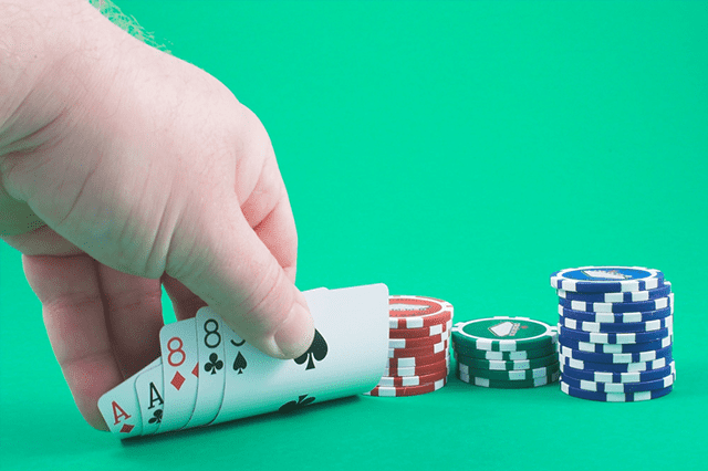 Cách chơi Poker 5 lá được thần bài tiết lộ khi đã giải nghệ Cach choi Poker 5 la duoc than bai tiet lo khi da giai nghe