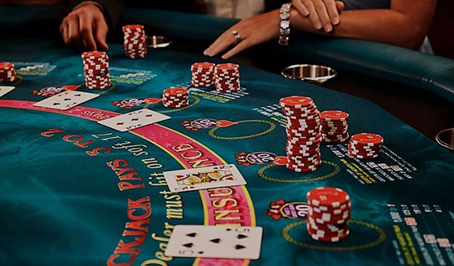 Tìm hiểu về chiến thuật đi bài và tỷ lệ thưởng trong blackjack Tim hieu ve chien thuat di bai va ty le thuong trong blackjack