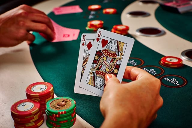 Cùng tìm hiểu về những sai lầm dễ khiến bạn mất nhiều tiền trong Blackjack để tránh mắc phải Cung tim hieu ve nhung sai lam de khien ban mat nhieu tien trong Blackjack de tranh mac phai