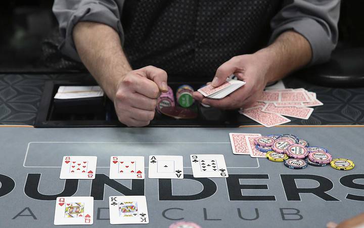 3 thủ thuật chơi Poker cực hay giúp bạn trở thành một chuyên gia