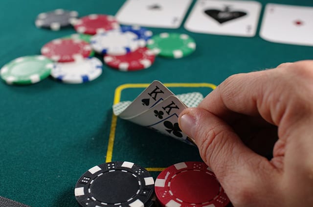 Chỉ cách để chơi Poker dễ thắng đối thủ nhất bạn cần học để kiếm lời Chi cach de choi Poker de thang doi thu nhat ban can hoc de kiem loi