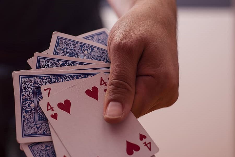 Tìm hiểu đôi nét về thể loại game đánh bài Liêng online hiện nay? tim hieu doi net ve the loai game danh bai lieng online hien nay?
